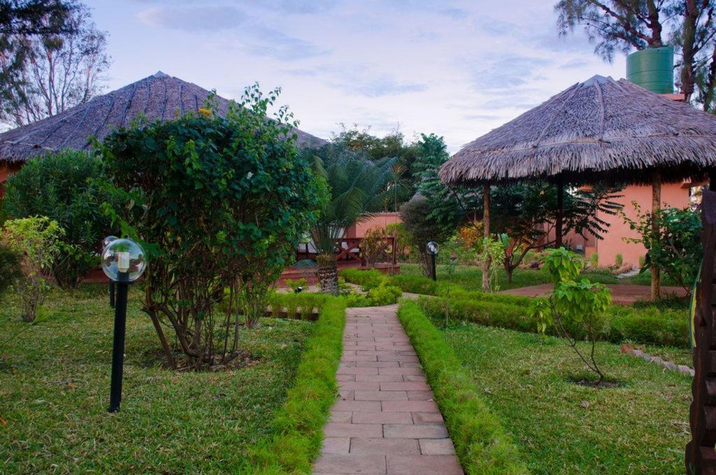 Edena Kely Hotel Mahajanga Exterior foto