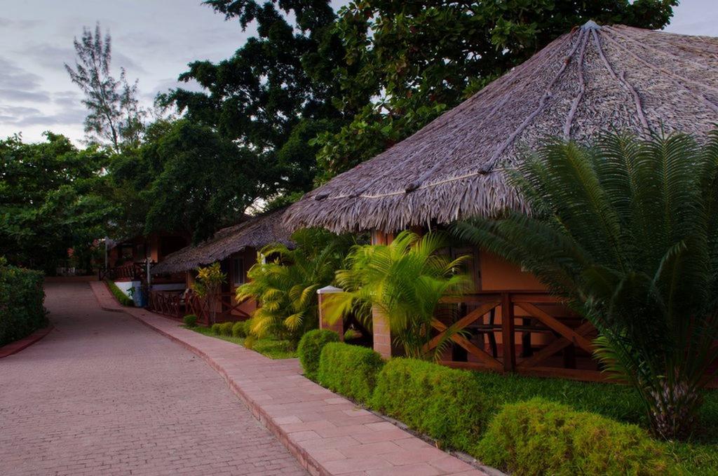 Edena Kely Hotel Mahajanga Exterior foto