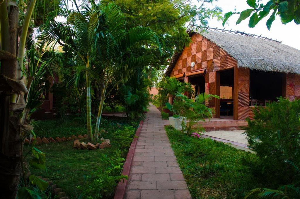 Edena Kely Hotel Mahajanga Exterior foto