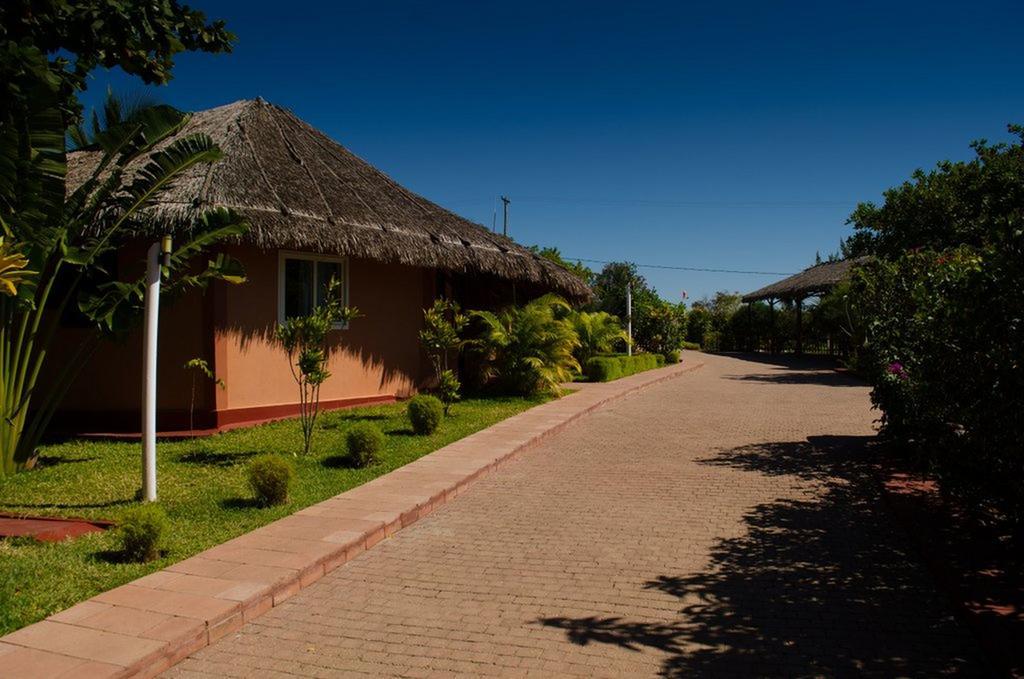 Edena Kely Hotel Mahajanga Exterior foto